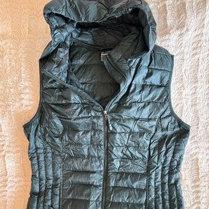 Green 32 Degrees Women's Puffer Down vest Medium